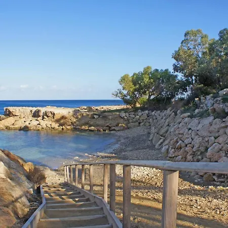 Lula - Coralli Beachfront Holiday home Paralimni