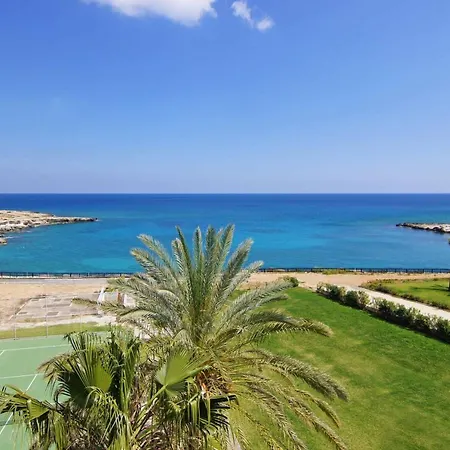 Lula - Coralli Beachfront * Paralimni