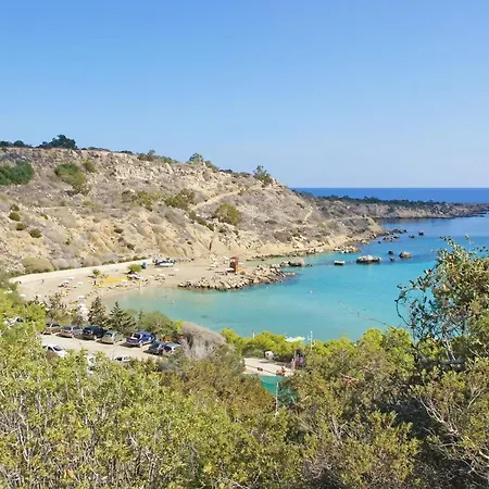 Дом отдыха Lula - Coralli Beachfront Паралимни