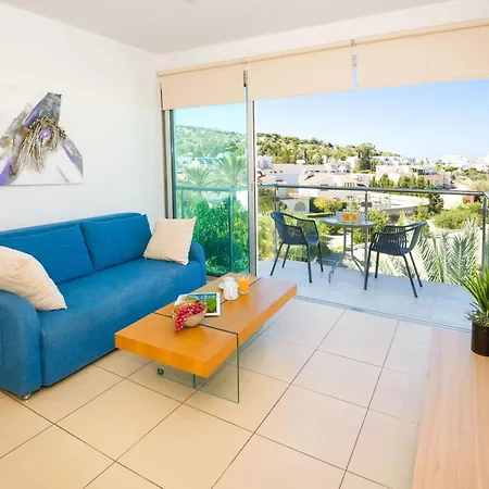 Lula - Coralli Beachfront Paralimni